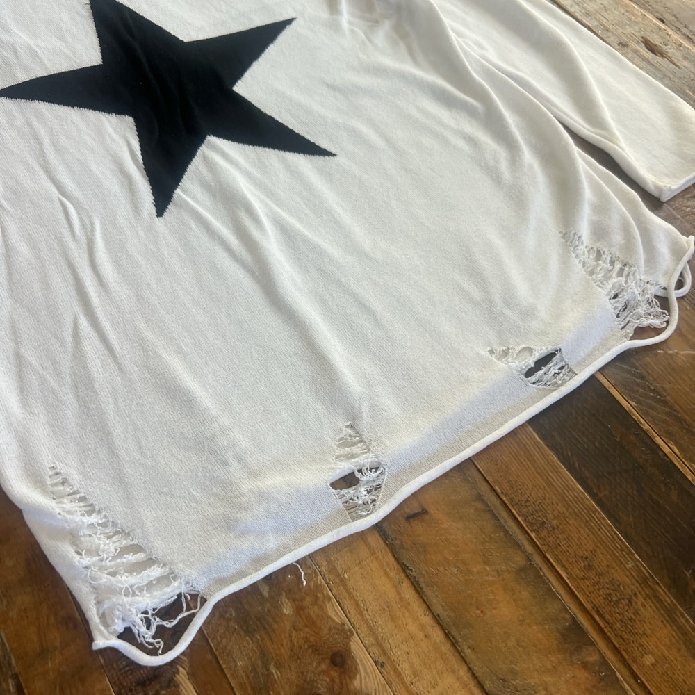 White Star Graphic Lightweight Sweater - Picture 3 of 6